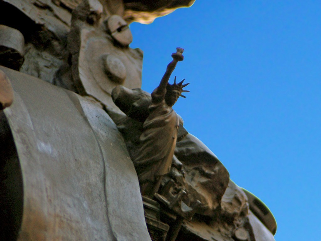 La Statue De La Liberte Plus Parisienne Que New Yorkaise Paris Ma Belle